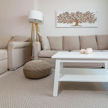 Vg12- Modern Family In Vanian Gardens Apartment